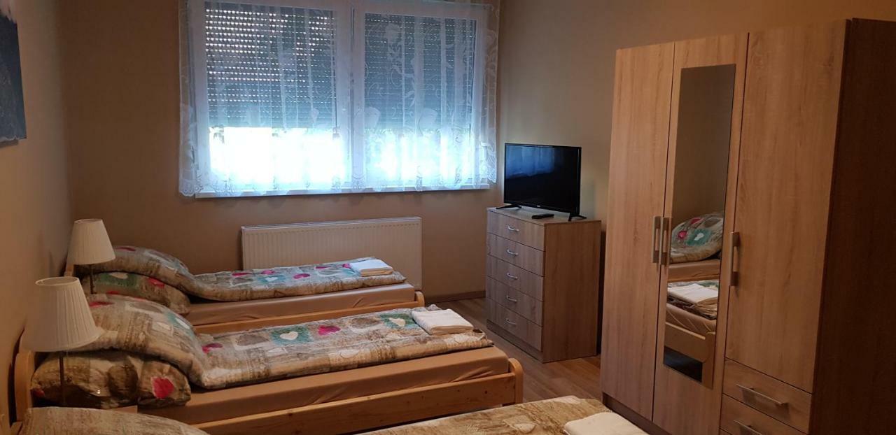 Lotti Apartman Kiskunhalas Ngoại thất bức ảnh